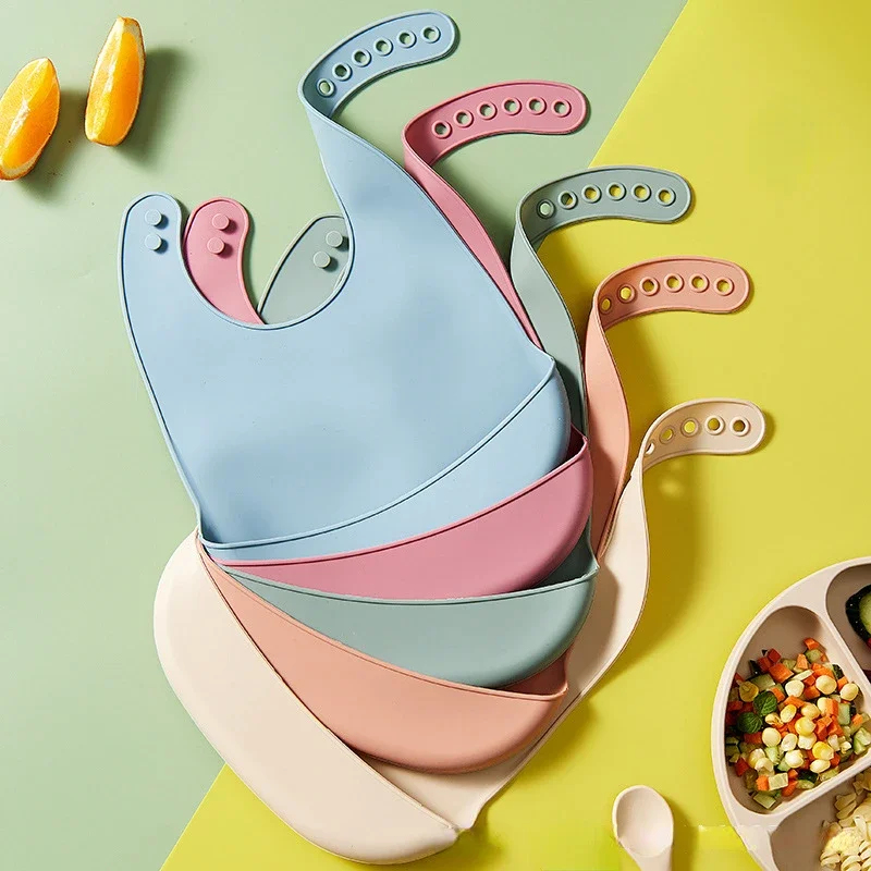 Waterproof Baby Bibs Silicone - 1/2 個ベビーよだれかけ調節可能な防水よだれかけ赤ちゃんソフト食用シリコーン新生児唾液滴るタオルよだれ子供スカーフ