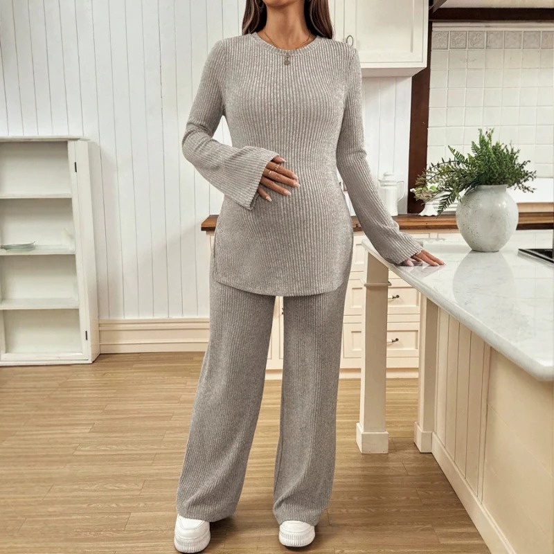 ニットマタニティスーツ ホーンロングスリーブスリットトップ  - Maternity Wear のレビューと価格